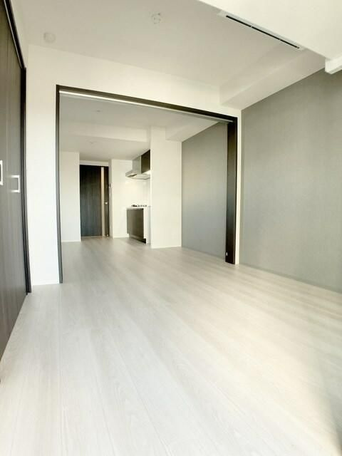 ＴＨＲＥＥＧＡＴＥ　ＢＬＤＧの洋室