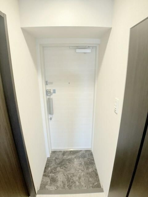 ＴＨＲＥＥＧＡＴＥ　ＢＬＤＧの玄関