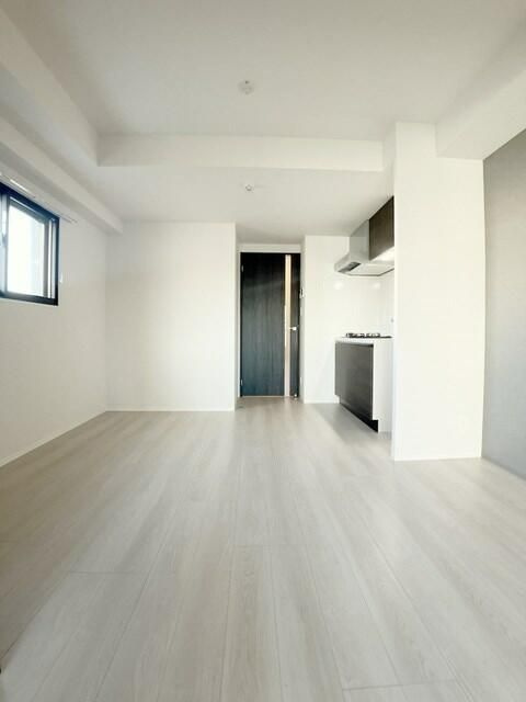 ＴＨＲＥＥＧＡＴＥ　ＢＬＤＧの洋室