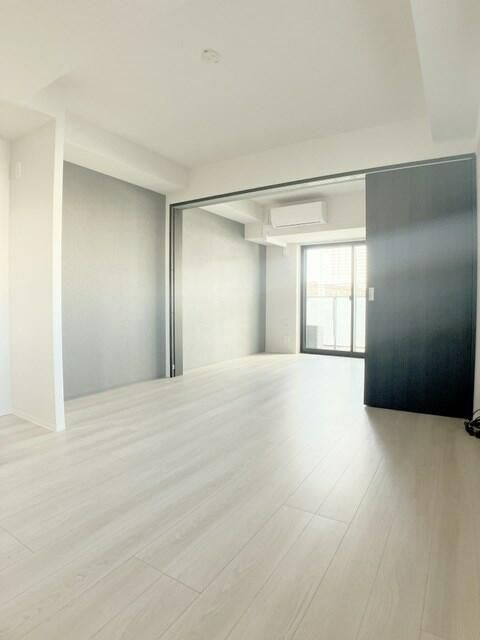 ＴＨＲＥＥＧＡＴＥ　ＢＬＤＧの居間・リビング