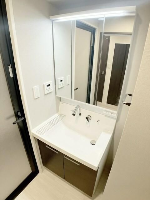 ＴＨＲＥＥＧＡＴＥ　ＢＬＤＧの独立洗面台