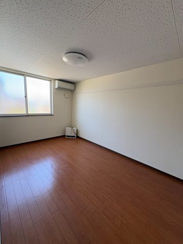 ネクストステージの洋室