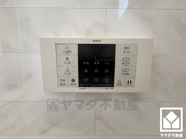 グリーンハイツ塚口の浴室|ボタン1つで自動でお湯張りができるオートバス機能付き。追い炊き機能もございますので、いつでも温かいお風呂に入ることができます。
