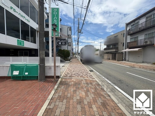 グリーンハイツ塚口のその他|「セブンイレブン尼崎南塚口2丁目店」まで徒歩5分、「ジャパン塚口店」まで徒歩9分、ショッピングモール「塚口さんさんタウン」まで徒歩12分など、お買い物施設が徒歩圏内に複数あり便利な住環境です。