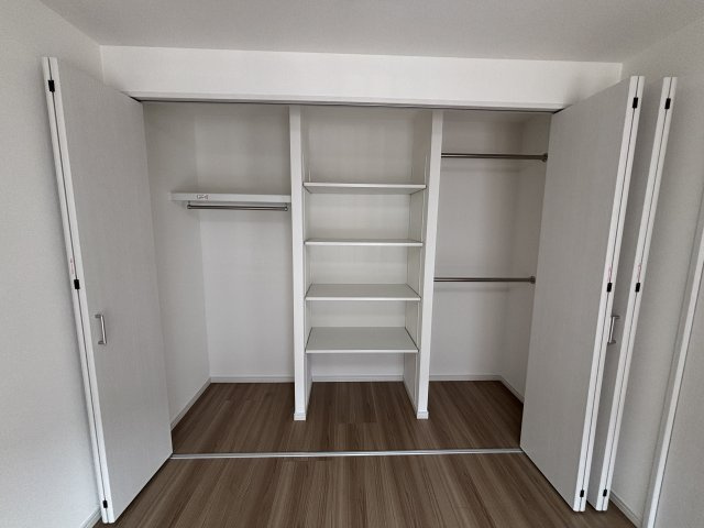 南面洋室のクローゼットです