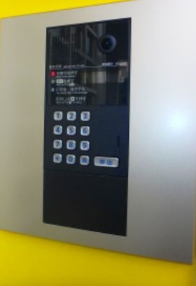 フェリスキャンディのエントランス|オートロック完備で安心