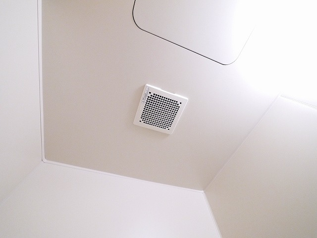 カネダマンションの設備|浴室内を快適に保つ換気扇です
