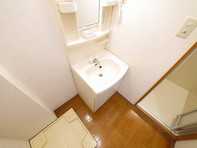 カネダマンションの洗面所|ゆったりとスペースのある洗面所