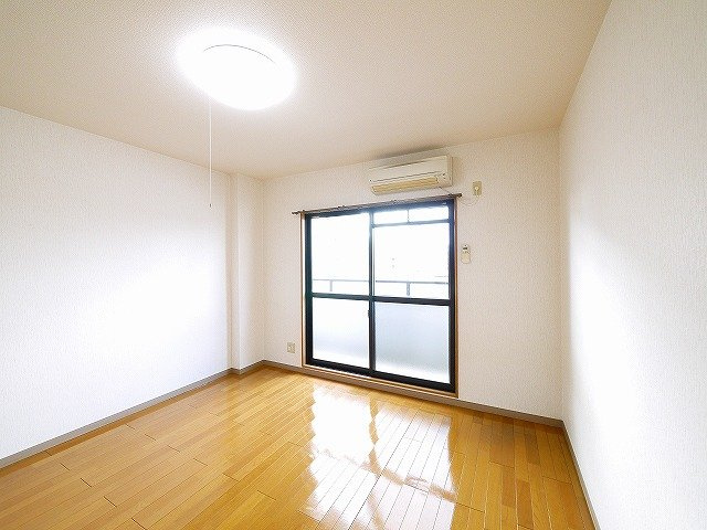カネダマンションの寝室|コンパクトで使いやすい洋室です