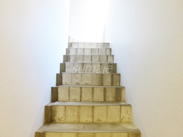 スカイコート東十条のその他共用部分|敷地内階段です♪