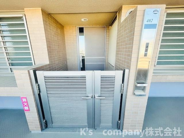 茅ヶ崎市中島　ビッグヴァングランヴァーグ茅ヶ崎の玄関|外玄関の玄関ポーチ◇