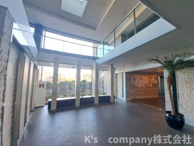 茅ヶ崎市中島　ビッグヴァングランヴァーグ茅ヶ崎のロビー|エントランスを入るとゆったりとしたロビーがあります◇