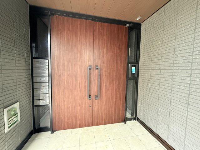 セレスティア旭町のエントランス