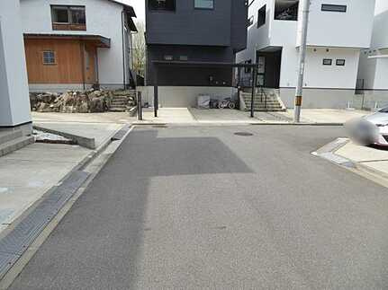 安佐北区深川6丁目の前面道路含む現地写真
