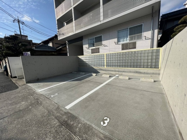 ＦＵＬＬ　ＨＯＵＳＥの駐車場