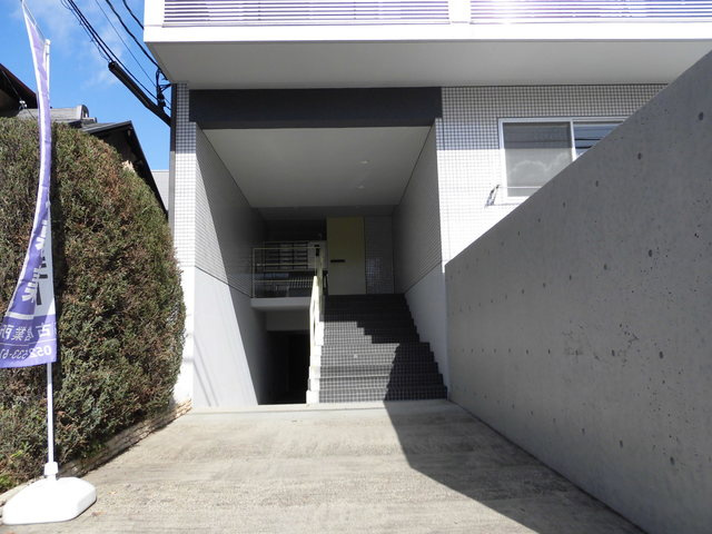 ＦＵＬＬ　ＨＯＵＳＥのエントランス