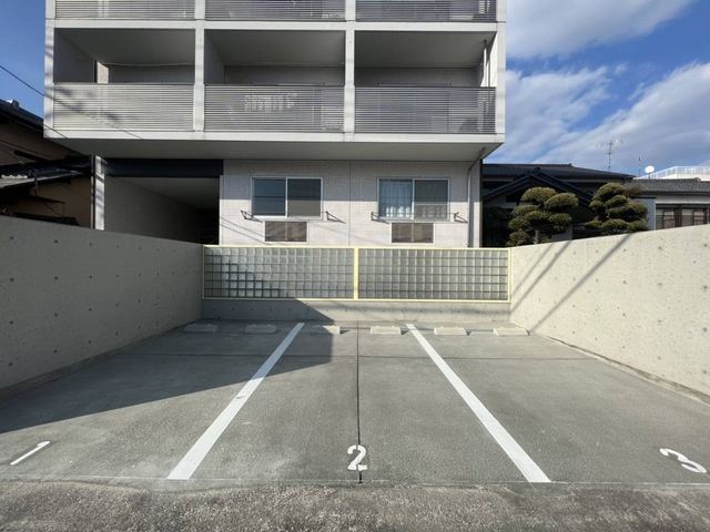 ＦＵＬＬ　ＨＯＵＳＥの駐車場