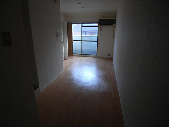 メイナー新神戸の居間・リビング