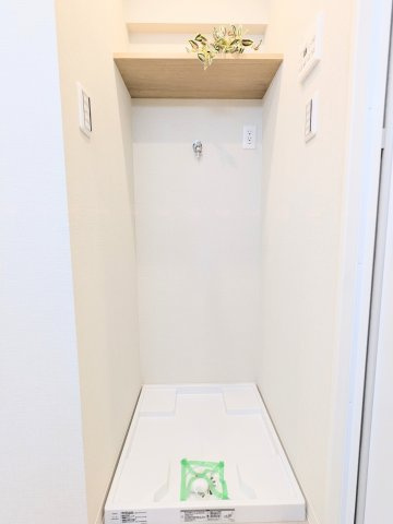 ジュウエル錦糸町のランドリースペース|～棚付き ランドリースペース写真～