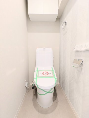 ジュウエル錦糸町のトイレ|～吊戸棚付きのトイレ写真～