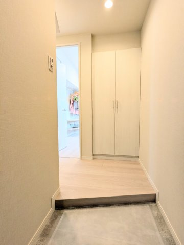 ジュウエル錦糸町の玄関|～収納付き玄関写真～