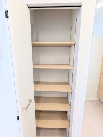 ジュウエル錦糸町の収納|～リビング内 収納写真～