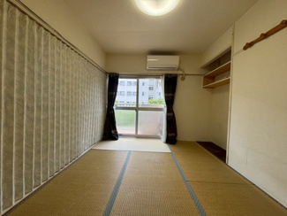【和室】 | 多摩川住宅ハ棟 | 収納もあり南向きで明るいです♪パーテーションカーテンを開けると広い一室としてもご利用可能です♪