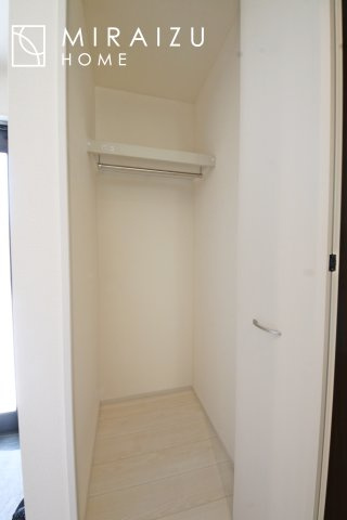 【収納】 | 収納力も自慢です。お洋服がお好きなお客様も多いですよね、衣替えをしなくてもお洋服をしまっておけそうなくらいの広さですね！