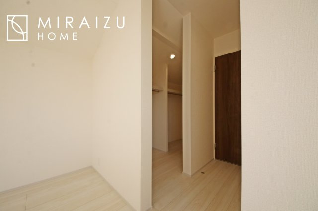 【収納】 | 収納力も自慢です。お洋服がお好きなお客様も多いですよね、衣替えをしなくてもお洋服をしまっておけそうなくらいの広さですね！
