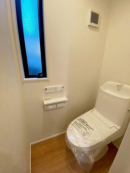 小川町1436①のトイレ|1階、2階それぞれにトイレを設置しております。忙しい朝、プライベートタイムに便利です。