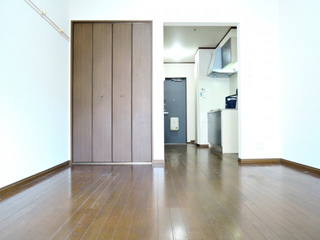 高槻市芥川町４丁目のアパートの寝室