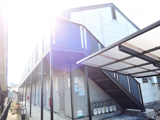 高槻市芥川町４丁目のアパートの外観