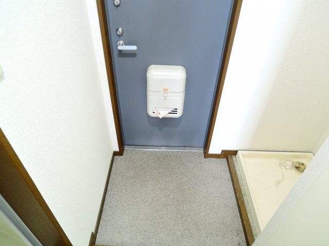 高槻市芥川町４丁目のアパートの玄関