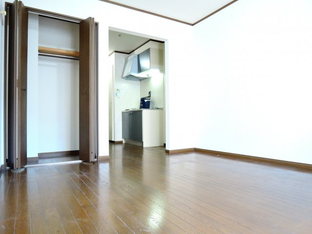 高槻市芥川町４丁目のアパートの寝室