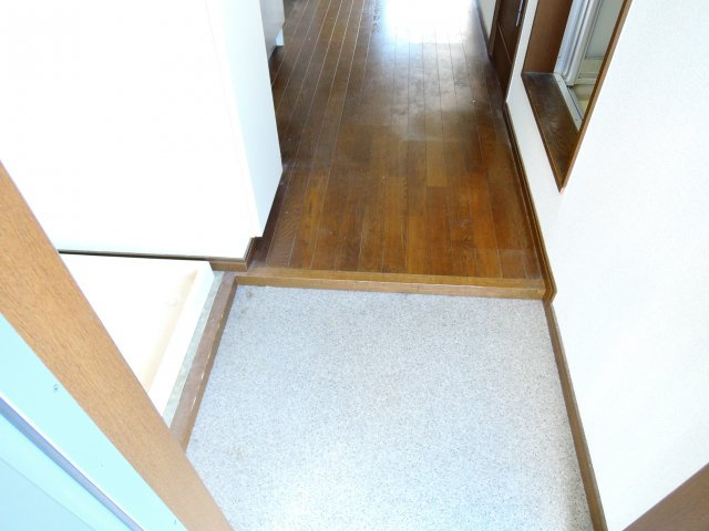高槻市芥川町４丁目のアパートの玄関