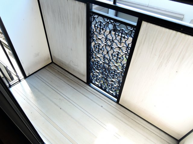 高槻市芥川町４丁目のアパートのバルコニー