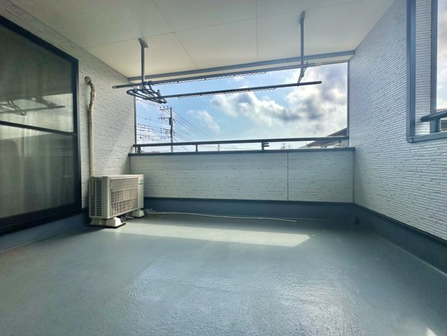 【太陽光発電システム】潮来市日の出オール電化住宅のバルコニー