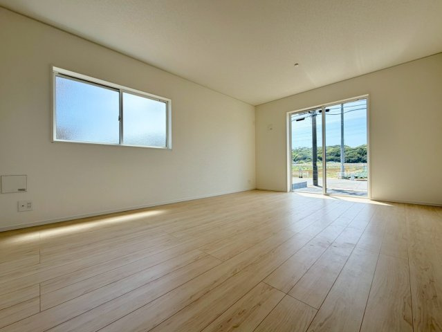【居間・リビング】 | 長塚町５丁目２号棟 | 即日のご見学も可能です。お気軽に0476-37-3888までお問合せ下さい。