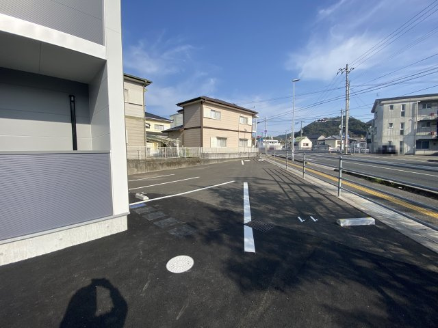 インヒルズの駐車場