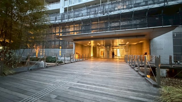 25階眺望良好！キャピタルマークタワー！一部リフォーム済み！のその他|メインエントランスも日が落ちる時間には優しくライトアップされます