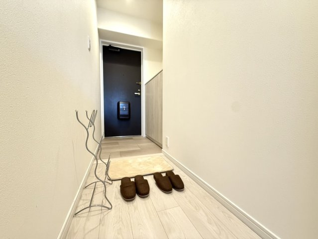 パニエ六甲の玄関|すっきりとした玄関はシューズボックス付き。靴を収納できることで散らかりにくく、第一印象がよくなります。