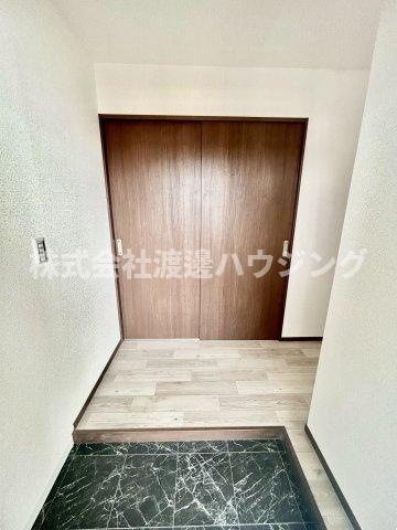 雅マンションの玄関