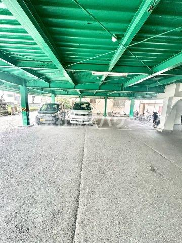 雅マンションの駐車場
