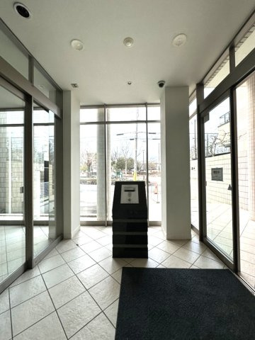 ドルフ灘ヴェールデュランのロビー|オートロック付きでセキュリティ面にも配慮された安心の住まい。利便性の高い立地と快適な住環境を兼ね備え