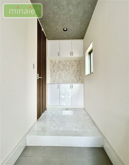 【玄関】 | 本日内見できます　小・中学校6分　WIC付　市川市真間5　3号棟 | 販売現地