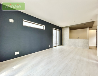 【居間・リビング】 | 本日内見できます　小・中学校6分　WIC付　市川市真間5　3号棟 | 販売現地