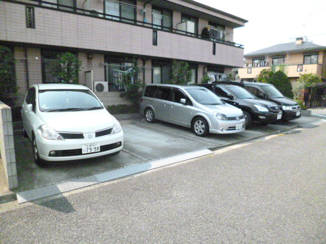 レイクサイドⅡの駐車場|★敷地内駐車場（要空き確認）★

現在リフォーム中
