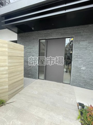 エストゥルース浅草のエントランス