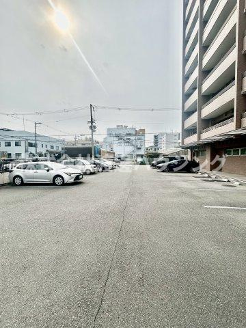 コレンテの駐車場