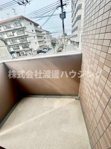 コレンテのバルコニー|サービスバルコニー付き